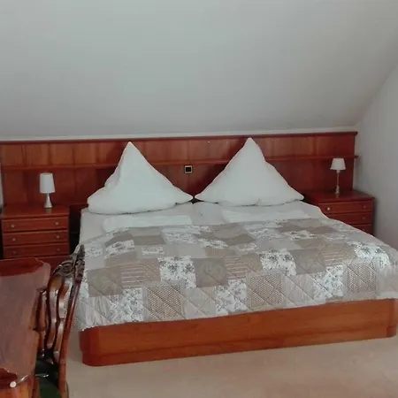 Kueck-rathausstrasse جوسلار